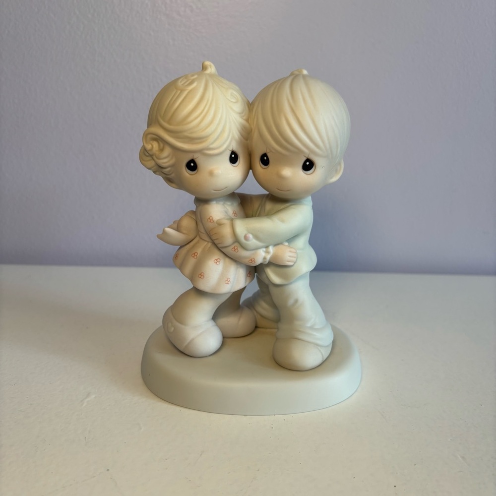 Precious Moments Two Children Hugging Figurine “ Hug One Another” 1990 - Picture 1 of 3
